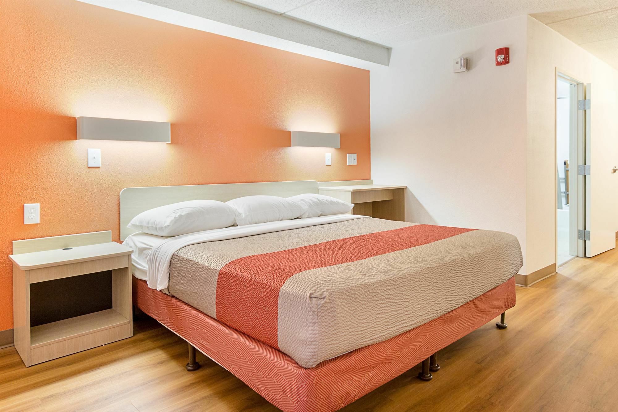 Red Roof Inn Plus+ Columbus - Уъртингтън Екстериор снимка